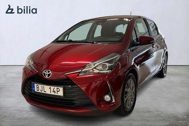 Röd Begagnad 2019 Toyota Yaris Active Halvkombi | 124 900 kr (Marknadspris) - Bild 1/4