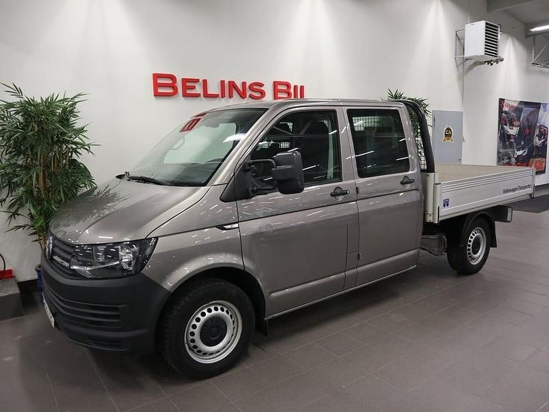 Grå Begagnad 2018 VW T6 Van | 223 750 kr (Dyr) - Bild 1/4