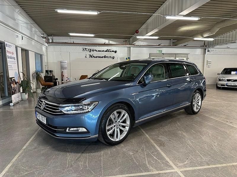 Blå Begagnad 2015 VW Passat GTS Kombi | 169 900 kr (Marknadspris) - Bild 1/4