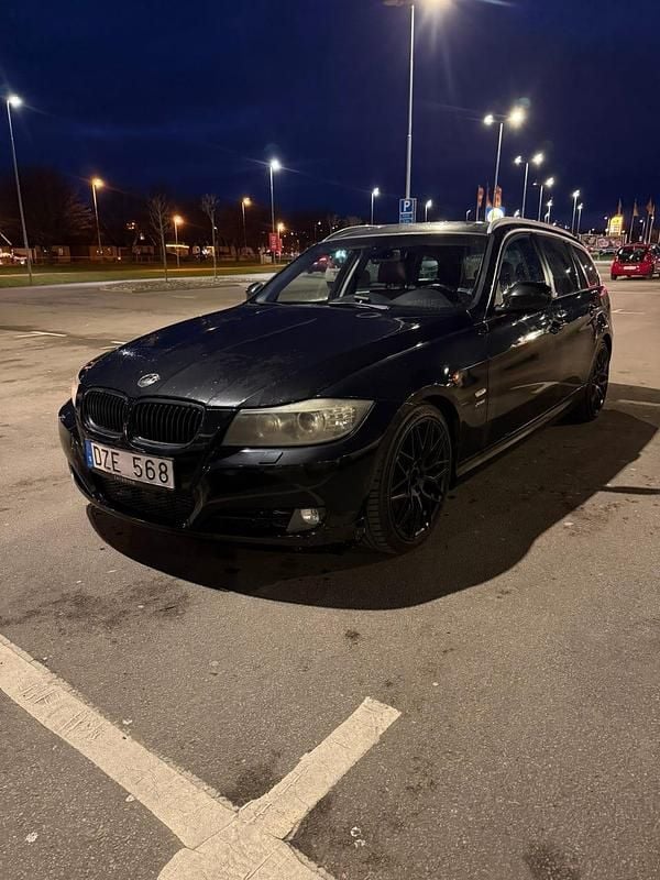 Begagnad 2010 BMW 330 Kombi | 75 000 kr (Bra pris) - Bild 1/4