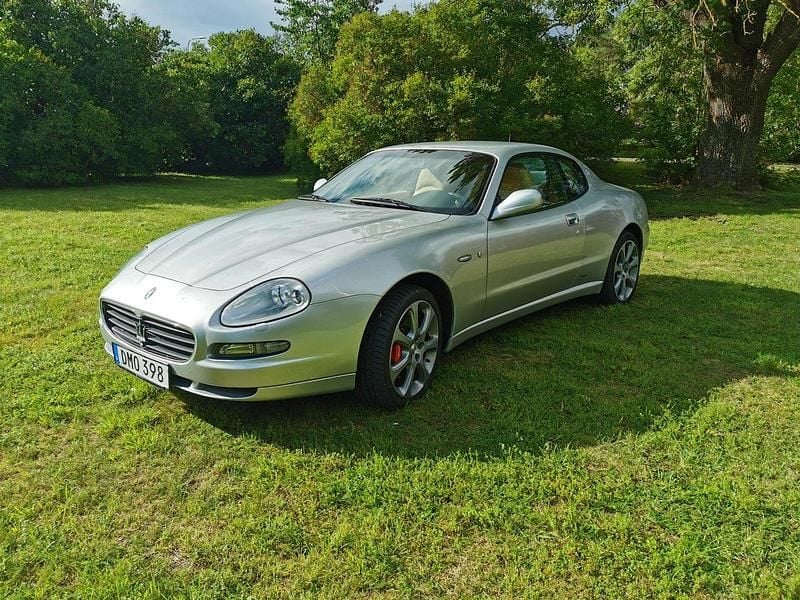 Silver Begagnad 2006 Maserati Coupé Sportkupé | 300 000 kr - Bild 1/4
