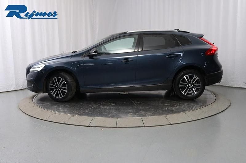 Begagnad Volvo V40 CC 152 HK (111 kW) 2018 Mörkblå Kombi