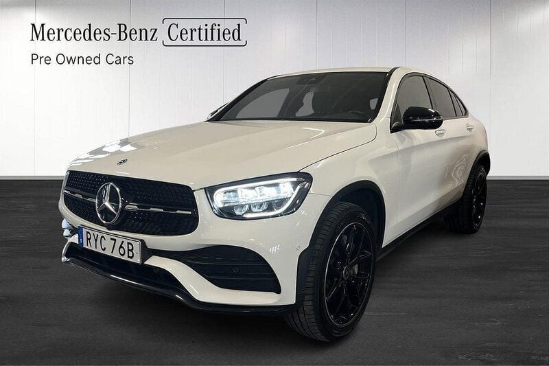 Vit Begagnad 2022 Mercedes GLC300e Sportkupé | 589 900 kr (Dyr) - Bild 1/4