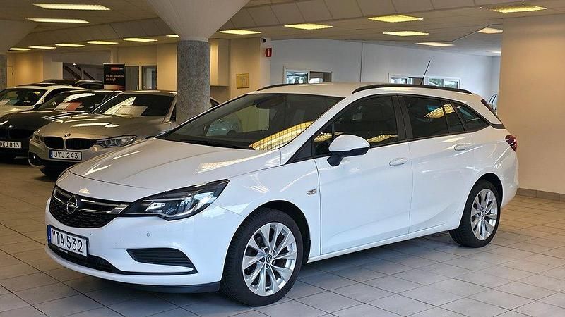 Vit Begagnad 2018 Opel Astra Enjoy Kombi | 109 900 kr (Marknadspris) - Bild 1/4