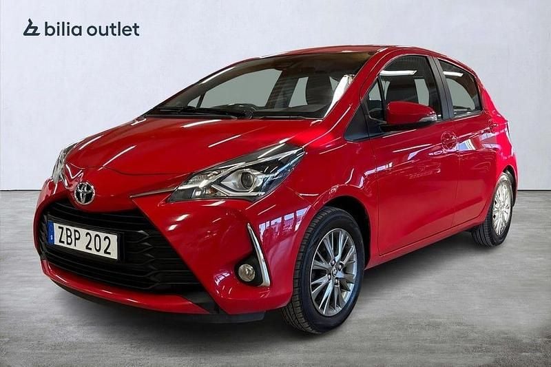 Röd Begagnad 2017 Toyota Yaris Active Halvkombi | 114 900 kr (Marknadspris) - Bild 1/3