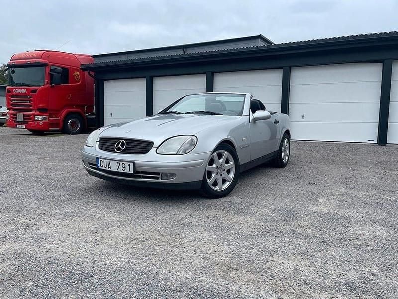 Begagnad Mercedes SLK230 193 HK (141 kW) 1999 Silver Cab