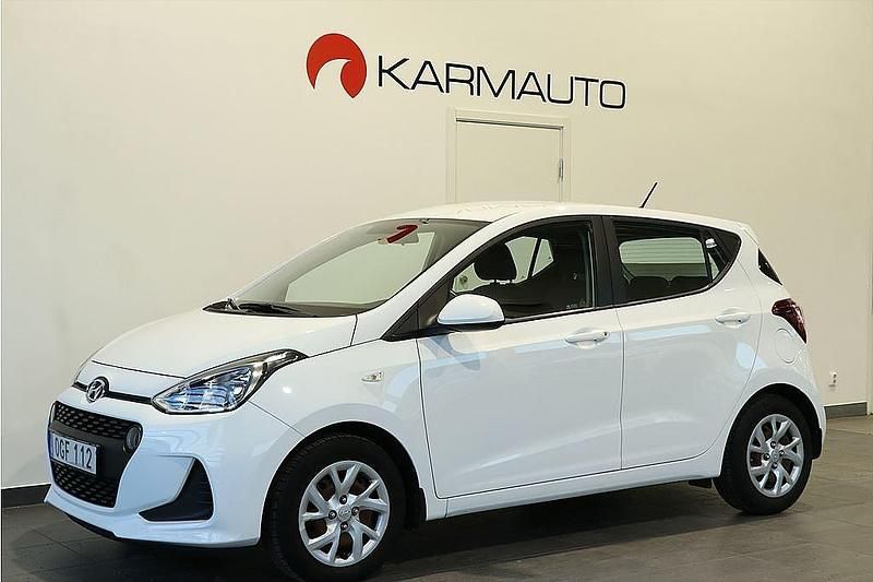 Vit Begagnad 2018 Hyundai i10 Comfort Halvkombi | 109 900 kr (Marknadspris) - Bild 1/4