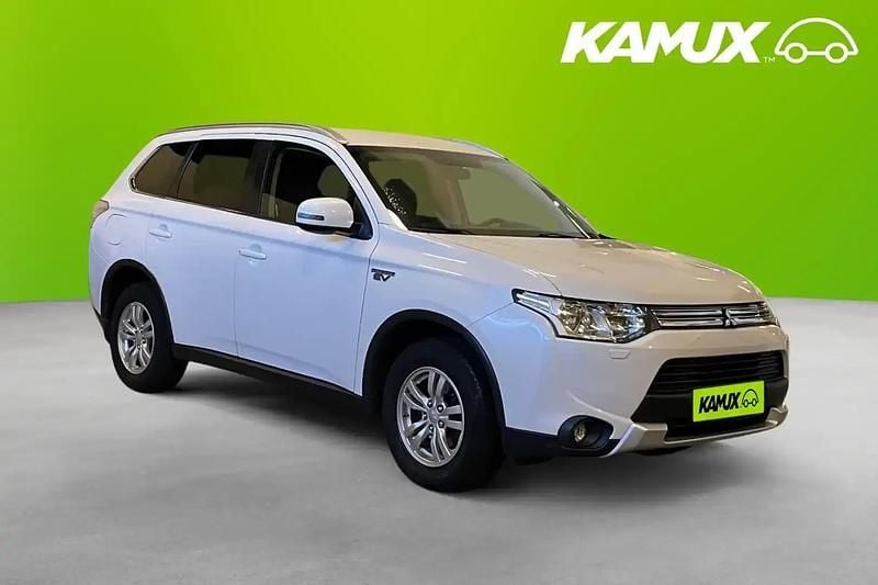 Vit Begagnad 2015 Mitsubishi Outlander P-HEV SUV | 119 800 kr (Marknadspris) - Bild 1/4