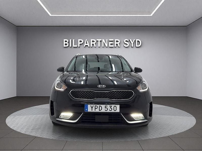 Svart Begagnad 2017 Kia Niro Advance SUV | 189 900 kr (Marknadspris) - Bild 1/4