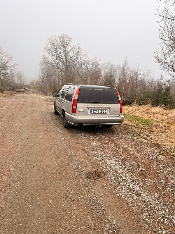 Begagnad Volvo V70 144 HK (105 kW) 1999 Silver Kombi