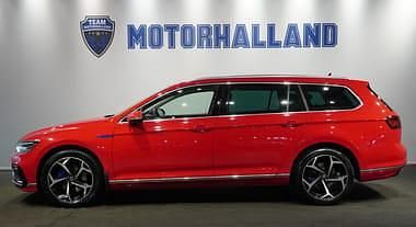 Röd Begagnad 2023 VW Passat GTE Kombi | 329 900 kr (Marknadspris) - Bild 1/4