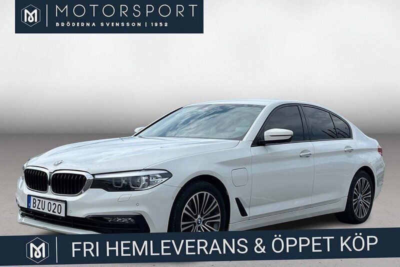 Vit Begagnad 2018 BMW 530e iPerformance Sedan | 229 900 kr (Superpris) - Bild 1/3