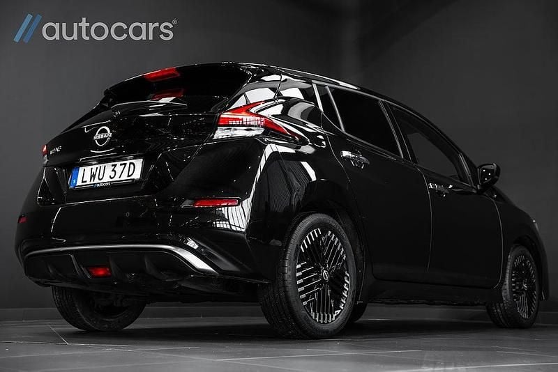 Begagnad Nissan Leaf 360º 110 kW (150 HK) 2022 Svart Halvkombi