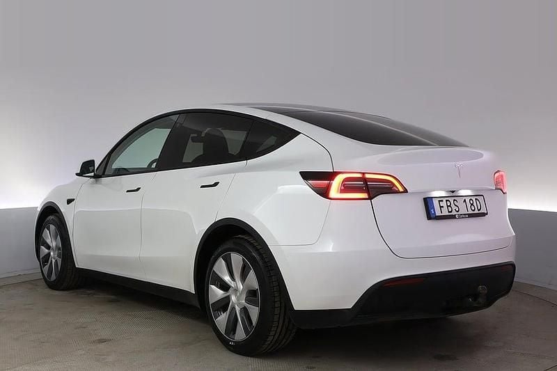 Begagnad Tesla Model Y Standard Range 250 kW (340 HK) 2023 Vit SUV
