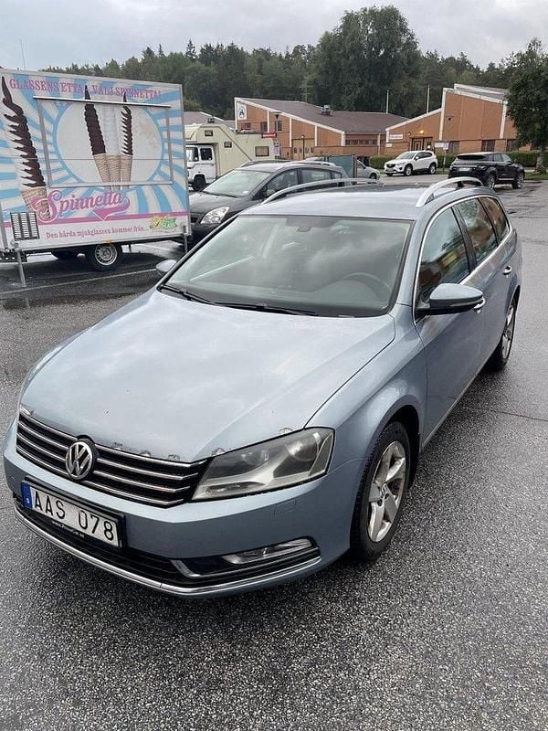 Grå Begagnad 2011 VW Passat Kombi | 25 000 kr (Marknadspris) - Bild 1/4