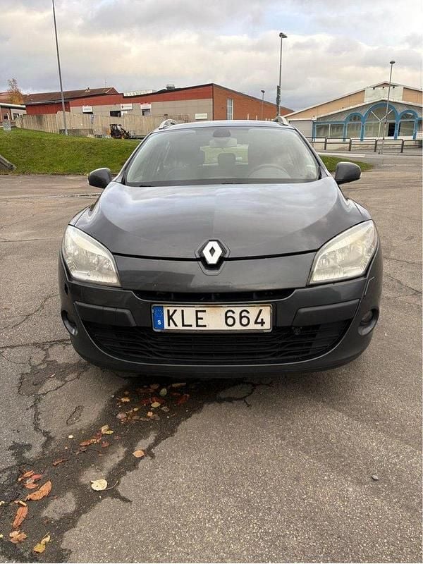 Grå Begagnad 2010 Renault Mégane GrandTour Kombi | 28 500 kr (Marknadspris) - Bild 1/4