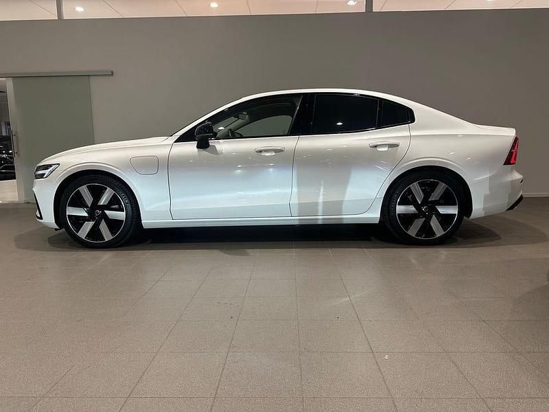 Begagnad Volvo S60 Plus 404 HK (297 kW) 2024 Vit Sedan