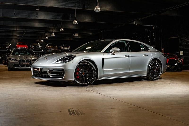 Begagnad Porsche Panamera GTS 480 HK (353 kW) 2022 Silver Sedan