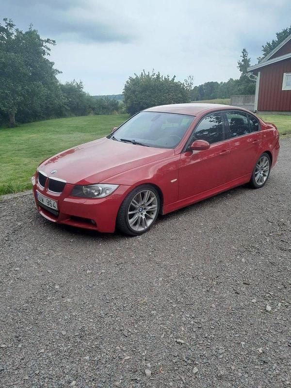 Röd Begagnad 2008 BMW 320 Comfort Edition Sedan | 37 000 kr (Bra pris) - Bild 1/3