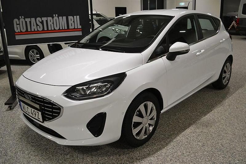 Frozen white med klarlack Begagnad 2022 Ford Fiesta Halvkombi | 125 000 kr (Marknadspris) - Bild 1/4