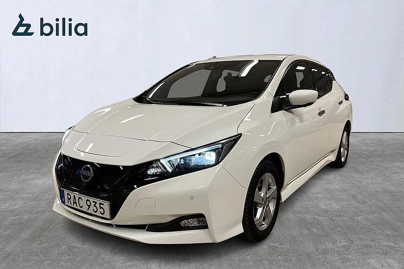 Begagnad Nissan Leaf 360º 111 kW (151 HK) 2023 Vit Halvkombi