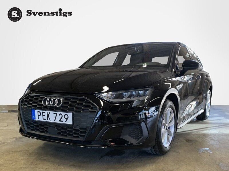 Svart Begagnad 2022 Audi A3 Sportback Proline Halvkombi | 243 900 kr (Marknadspris) - Bild 1/4
