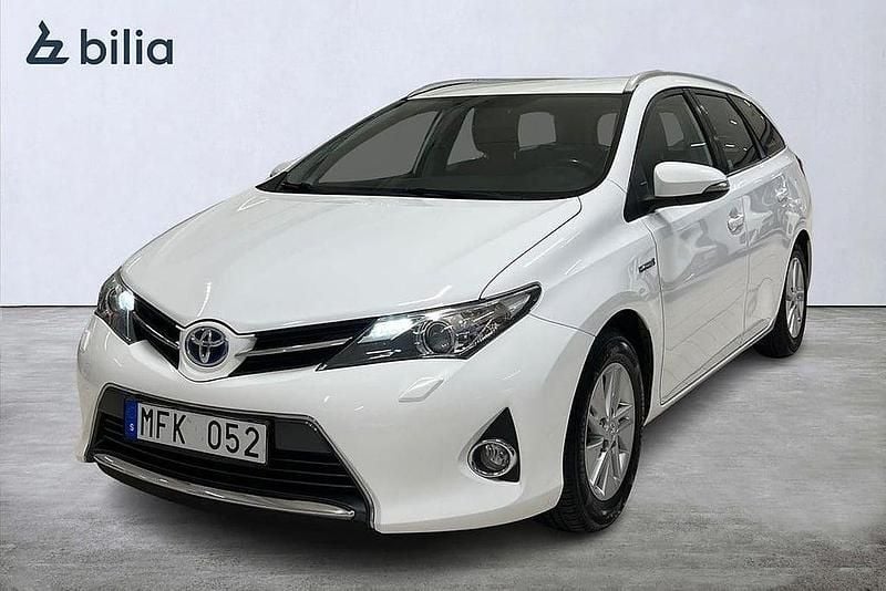 Vit Begagnad 2013 Toyota Auris Touring Sports Active Kombi | 139 900 kr (Lite dyr) - Bild 1/4