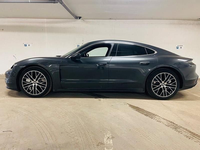 Begagnad Porsche Taycan Turbo 500 kW (680 HK) 2020 Mörkgrå Sedan