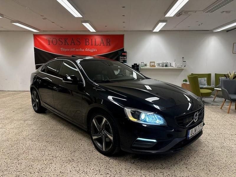 Begagnad Volvo S60 R-Design 181 HK (133 kW) 2013 Svart Sedan