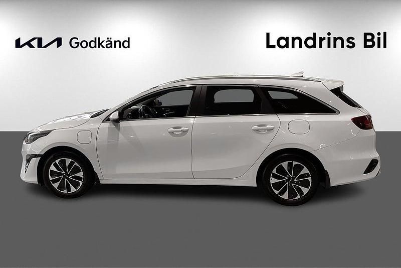 Begagnad Kia Ceed Sportswagon Advance 141 HK (103 kW) 2024 Vit Kombi