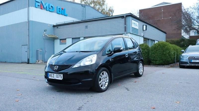 Svart Begagnad 2011 Honda Jazz Halvkombi | 54 700 kr (Marknadspris) - Bild 1/4