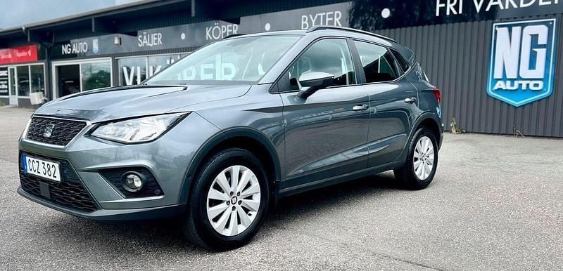 Grå Begagnad 2018 Seat Arona Style SUV | 104 900 kr (Bra pris) - Bild 1/4