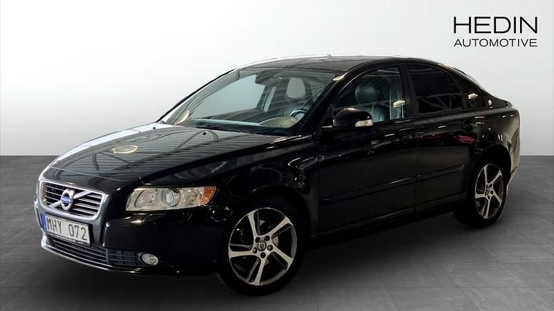 Svart (black) Begagnad 2012 Volvo S40 Sedan | 79 900 kr (Lite dyr) - Bild 1/4