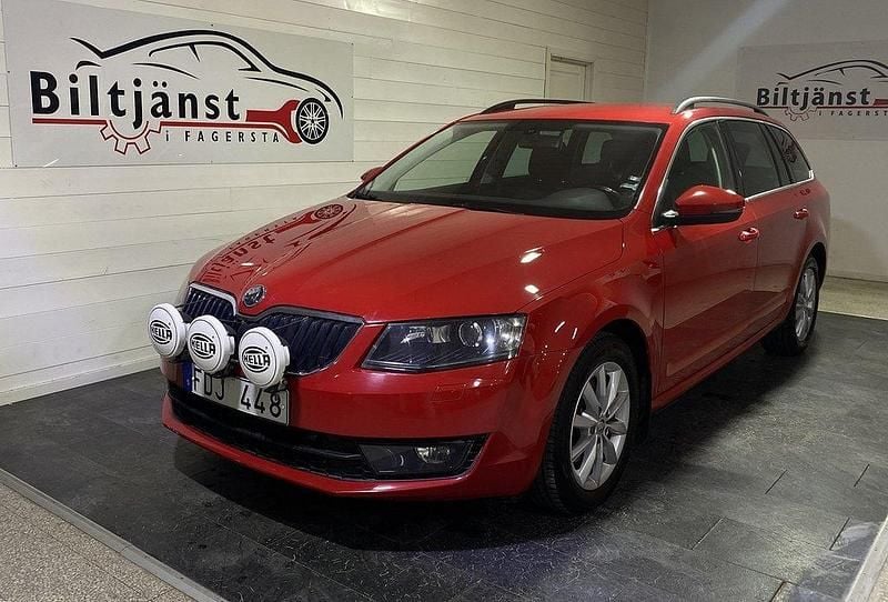 Röd Begagnad 2013 Skoda Octavia Ambition Kombi | 115 900 kr (Marknadspris) - Bild 1/4