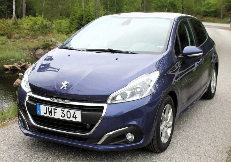 Mörkblå (blå) Begagnad 2015 Peugeot 208 Halvkombi | 72 000 kr (Lite dyr) - Bild 1/3