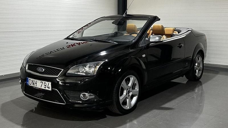 Svart Begagnad 2007 Ford Focus Cabriolet Cab | 59 900 kr - Bild 1/4