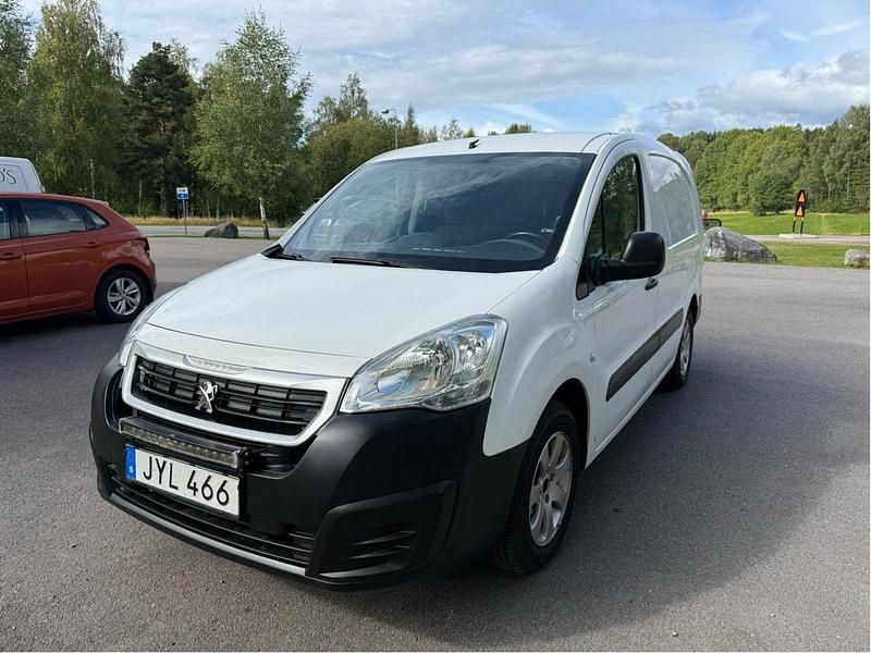Vit Begagnad 2015 Peugeot Partner Van | 75 000 kr (Marknadspris) - Bild 1/4