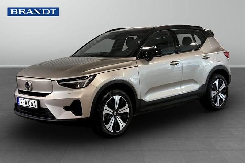 Grå Begagnad 2023 Volvo XC40 Core SUV | 329 900 kr - Bild 1/4