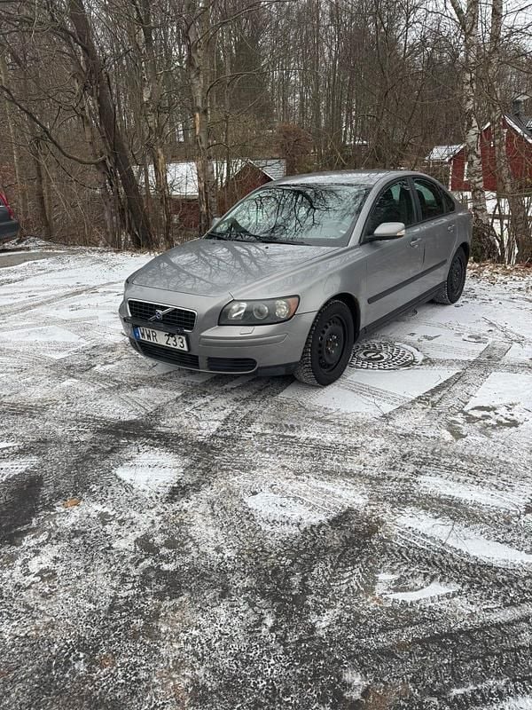 Begagnad 2006 Volvo S40 Sedan | 27 000 kr (Marknadspris) - Bild 1/4