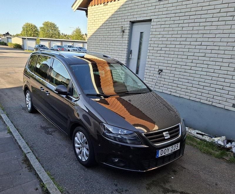 Brun Begagnad 2016 Seat Alhambra Minibuss | 109 000 kr (Marknadspris) - Bild 1/4