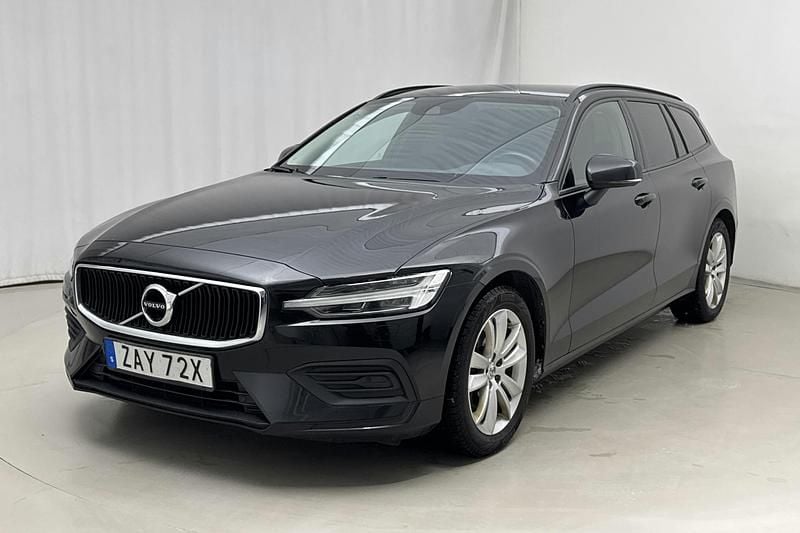 Svart Begagnad 2019 Volvo V60 Momentum Kombi | 209 000 kr (Bra pris) - Bild 1/4