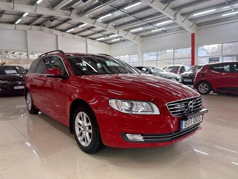 Begagnad Volvo V70 Momentum 190 HK (139 kW) 2016 Röd Kombi