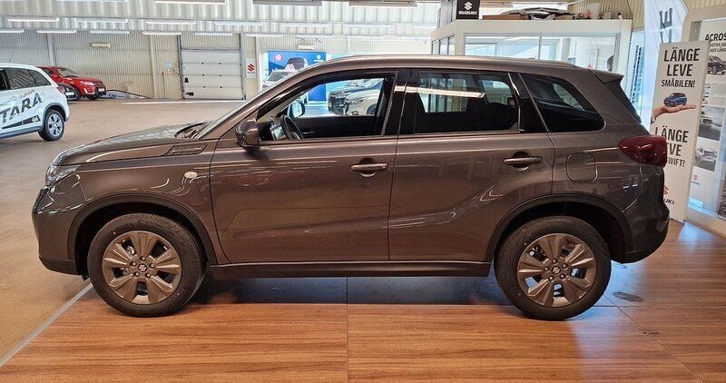 Begagnad Suzuki Vitara 102 HK (75 kW) 2024 Grå SUV