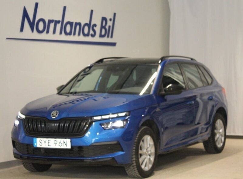Blå (race blue metallic) Begagnad 2022 Skoda Kamiq SUV | 244 900 kr (Lite dyr) - Bild 1/4