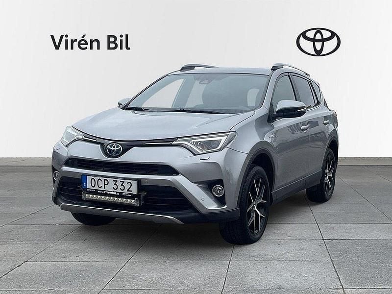 Silver Begagnad 2016 Toyota RAV4 Hybrid Active SUV | 245 000 kr (Marknadspris) - Bild 1/3