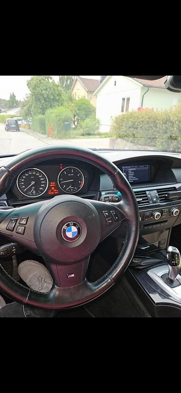 Begagnad BMW 525 197 HK (144 kW) 2009 Platina grå Kombi