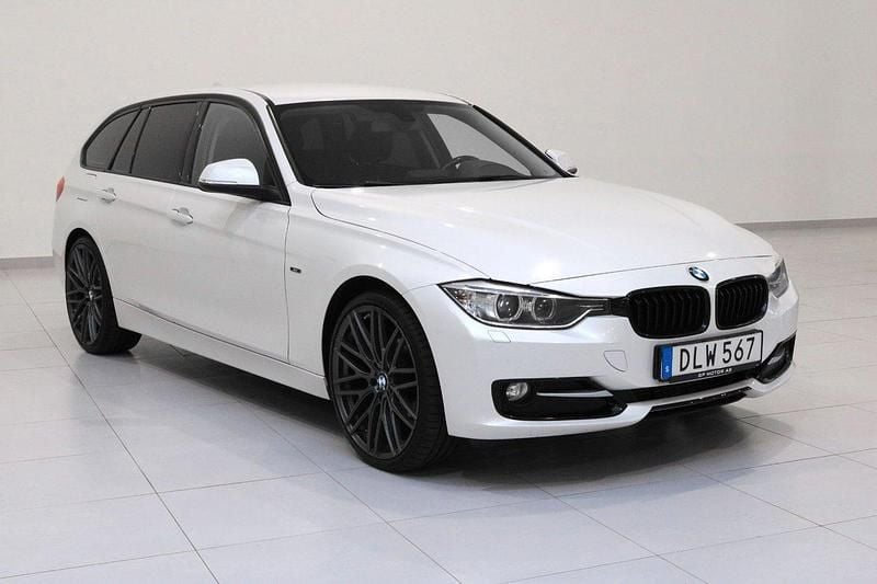 Vit Begagnad 2014 BMW 318 Sport Line Kombi | 119 900 kr (Lite dyr) - Bild 1/4