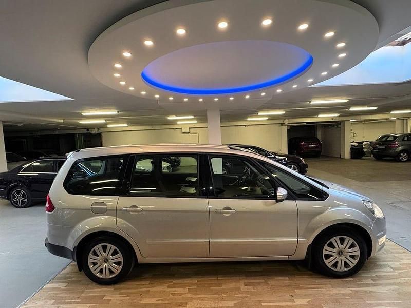 Begagnad Ford Galaxy 146 HK (107 kW) 2011 Grå Minibuss