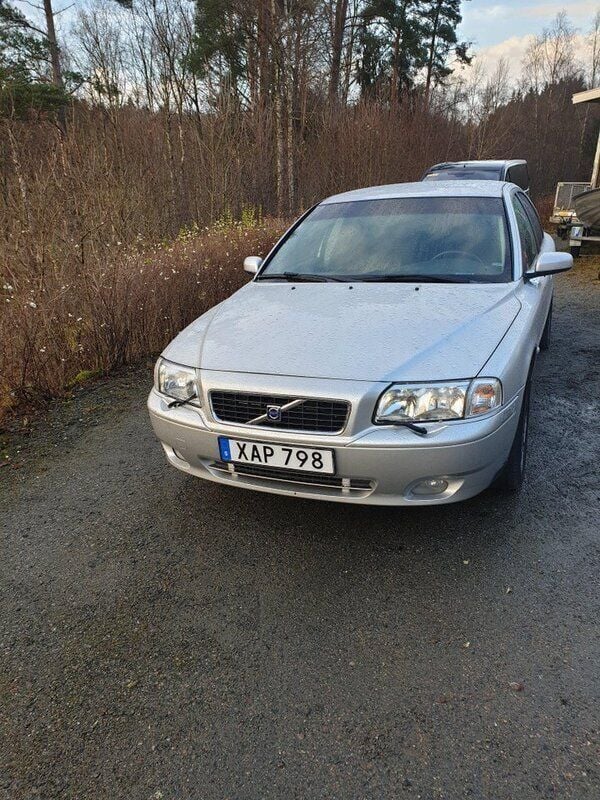 Grå Begagnad 2006 Volvo S80 Sedan | 45 000 kr (Marknadspris) - Bild 1/4