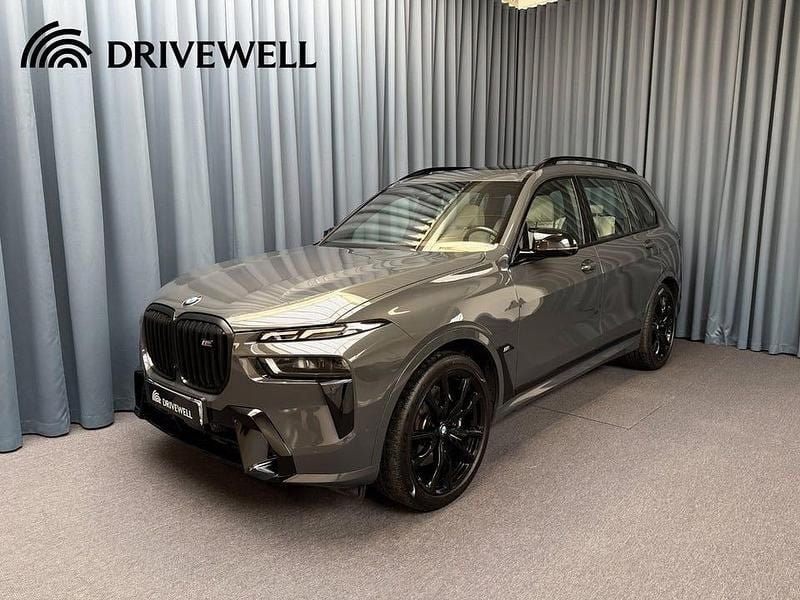 Grå Begagnad 2023 BMW X7 M Sport SUV | 1 129 770 kr - Bild 1/4